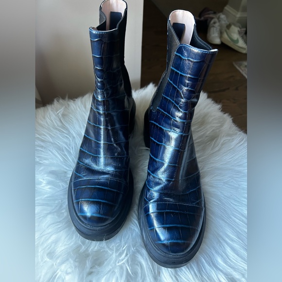 Stuart Weitzman Chelsea Bootie - Picture 2 of 11